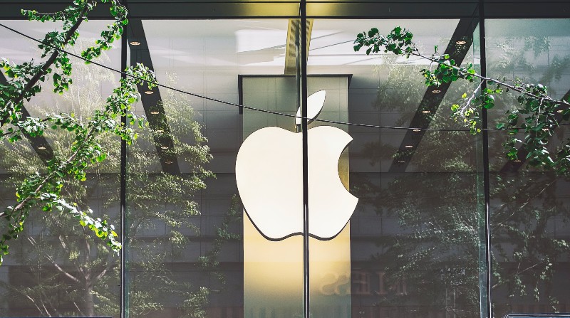 El máximo ejecutivo de Apple, Tim Cook, cobrará un 40% menos este 2023. Foto: Pexels