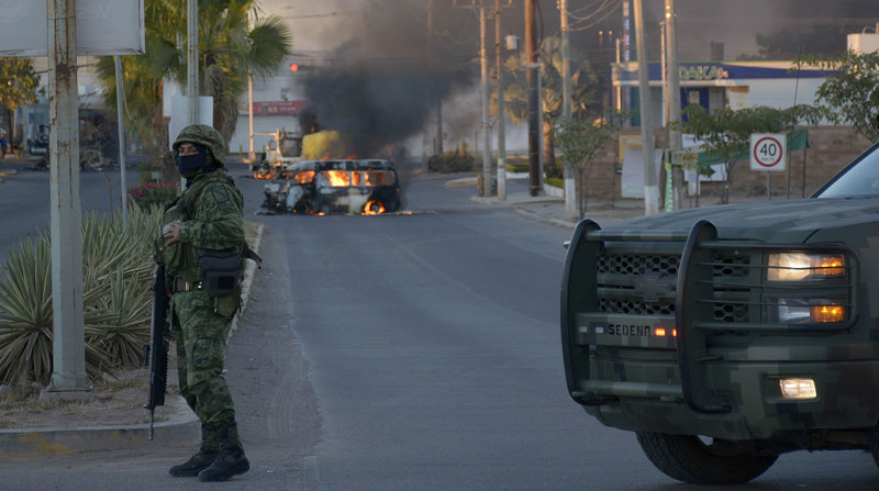 Soldados de la Guardia Nacional se desplegaron en Culiacán, México, durante la jornada de violencia desatada por la captura de Ovidio Guzmán. Foto: EFE