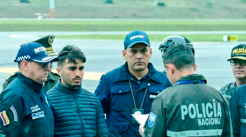 Germán Cáceres llegó a Quito custodiado por la Interpol. Foto: Policía Nacional