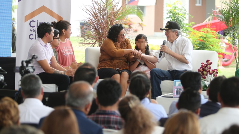 Digna Salazar es una de las beneficiarias del programa y recibió su casa. Foto: Presidencia de la República