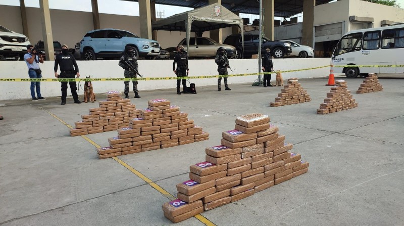 El alijo estaba oculto en un contenedor, en un puerto de Guayaquil. Foto: Policía Nacional