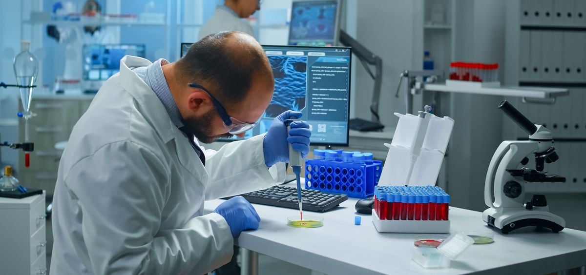 El 2022, tras dos décadas, finalmente se pudo descifrar plenamente el genoma humano. Foto: Asociación Española de Genética.