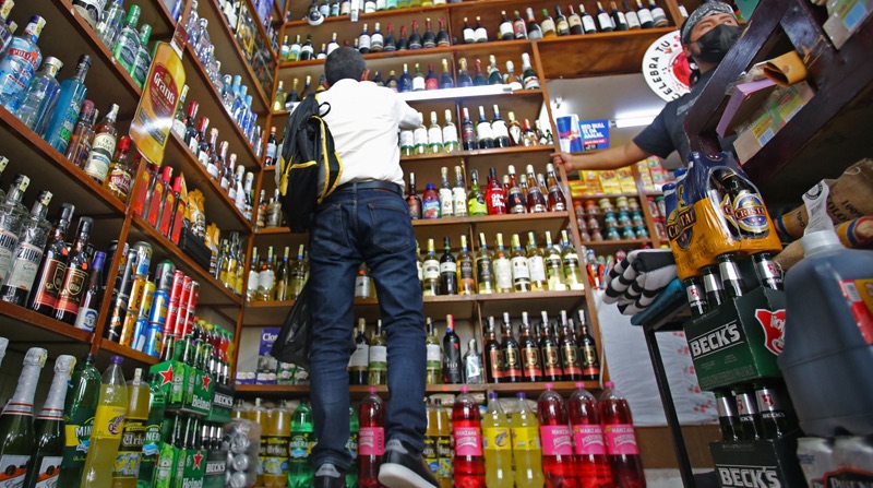 El ICE a las bebidas alcohólicas, cervezas, gaseosas y otros bajará desde el 1 de febrero del 2023. Foto: Archivo/El Comercio