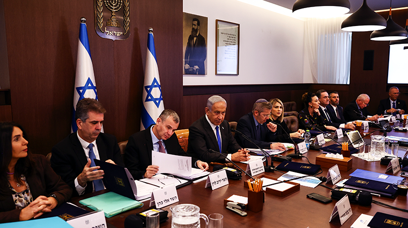 El primer ministro israelí, Benjamín Netanyahu (centro) dirigió este domingo 29 de enero el Consejo de Seguridad ante los ataques de palestinos. Foto: EFE