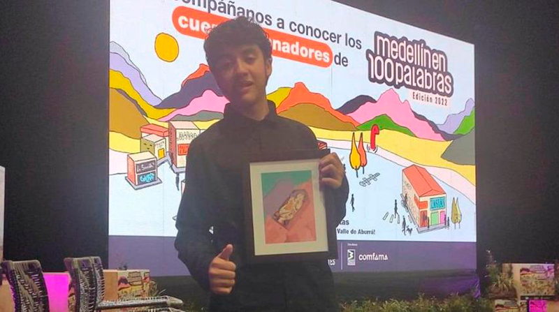 Miguel Ángel López, ganador de la categoría juvenil del concurso Medellín en 100 palabras 2022. Foto: Tomada de El Tiempo de Colombia