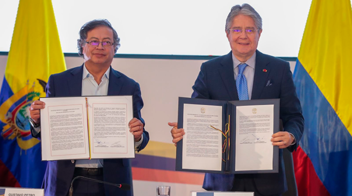 Gustavo Petro y Guillermo Lasso suscribieron compromisos en materia ambiental, seguridad e integración. Foto: Twitter de Guillermo Lasso.