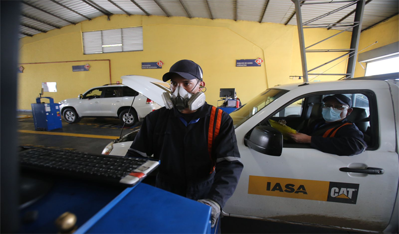 Los centros de Revisión Técnica Vehicular y de matriculación atienden con normalidad. Foto: EL COMERCIO