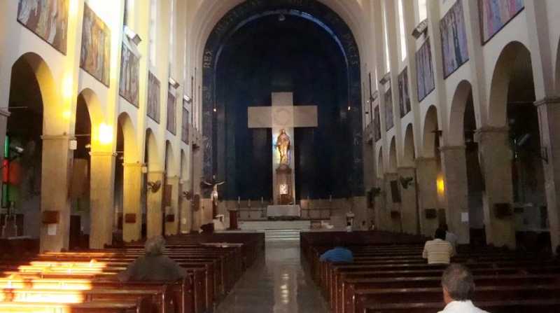 En la iglesia Cristo Rey en Monterrey ingresó un hombre con la intención de robar. Foto: Internet