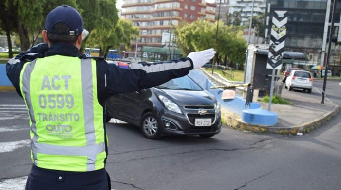 Las multas por incumplir el Pico y placa aumentan, según las veces en las que el conductor reincide. Foto: Quito Informa