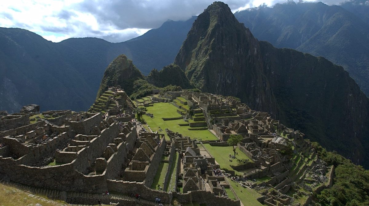 Foto de archivo de una panorámica de la ciudadela incaica de Machu Picchu en Perú. Foto: EFE