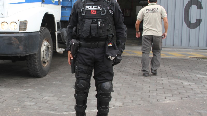 Imagen referencial. Agentes de la Policía cercaron la farmacia en donde fue asaltado un cajero automático. El hecho ocurrió en la av. De los Granados, norte de Quito. Foto: Flickr Ministerio de Gobierno