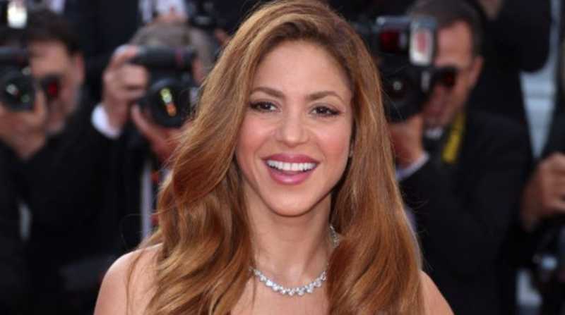 Shakira salió a su terraza y agradeció por la serenata. Foto: Internet