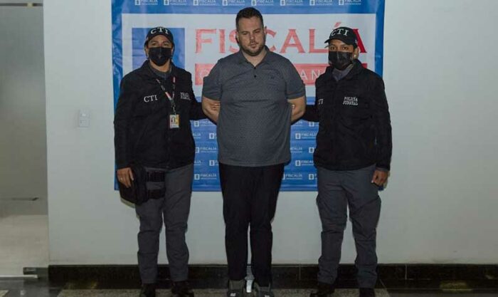 John Poulos, principal sospechoso del asesinato de Valentina Trespalacios, fue detenido en Panamá y llevado a Colombia. Foto: Fiscalía / EFE