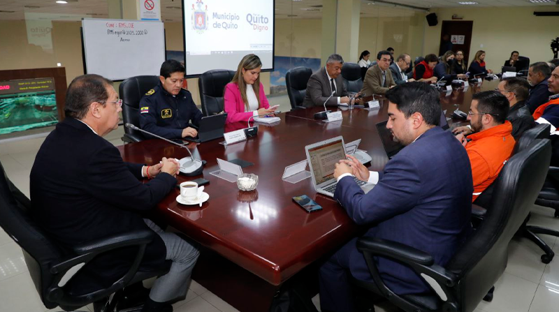 La reunión estuvo precedida por el alcalde de Quito, Santiago Guarderas. Foto: Twitter @santiguarderas