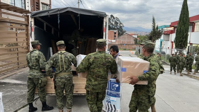 Del Centro de Procesamiento Electoral se envía el material a los recintos electorales. Foto: Lineida Castillo / EL COMERCIO