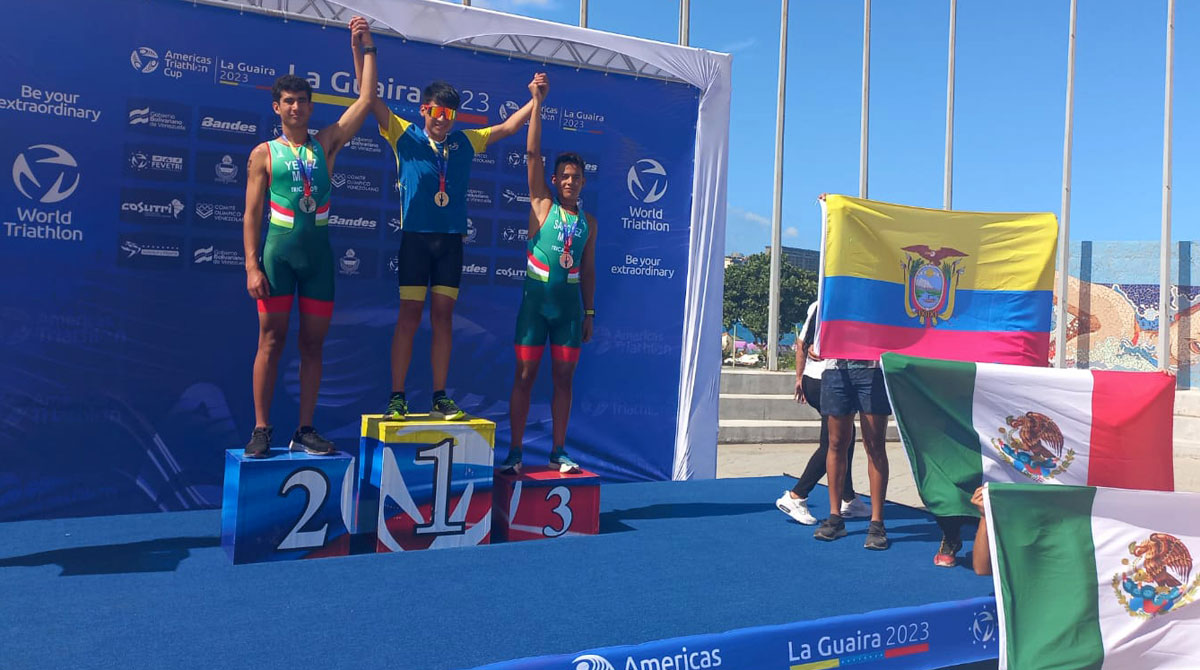 El ecuatoriano Andy Barros ganó el oro en la categoría junior de la Copa Continental de Triatlón. Foto: COE