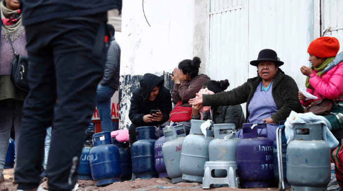 Los cierres viales provocan escasez de combustibles en Cuzco: EFE
