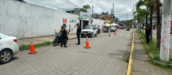 Agentes de la Policía Nacional realizan controles ante nueva crisis de inseguridad en San Lorenzo, frontera con Colombia. Foto: cortesía.