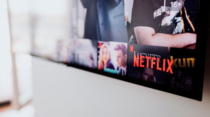 Imagen referencial. Netflix realizará un cobro extra por compartir la cuenta fuera del hogar. Foto: Pexels