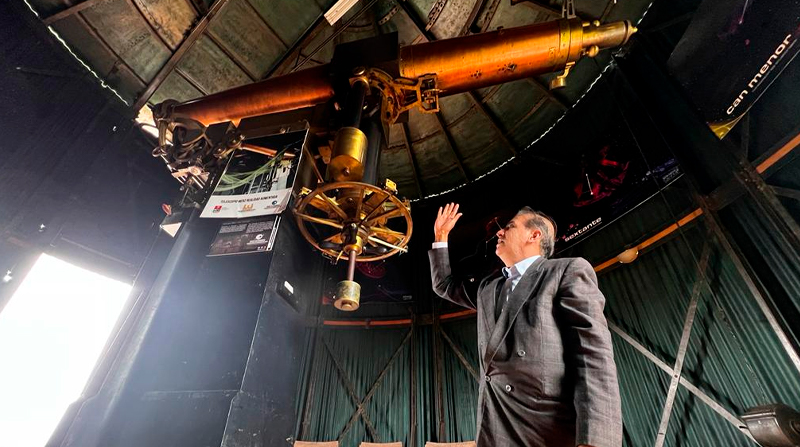 El Observatorio Astronómico de Quito transmitirá el paso del cometa verde en su página de Facebook. Foto: Patricio Terán / EL COMERCIO