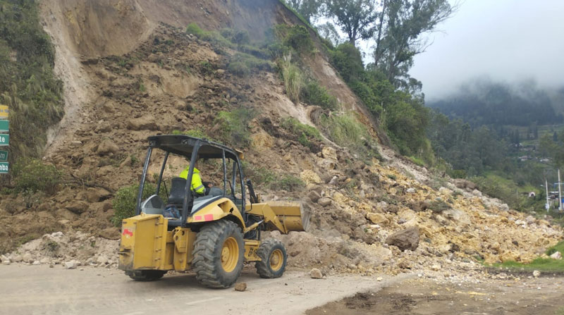 El terreno inestable hizo decretar la alerta amarilla en Alausí por el riesgo de deslizamientos y hundimientos en 5 barrios y dos comunidades de ese cantón de Chimborazo. Foto: Cortesía