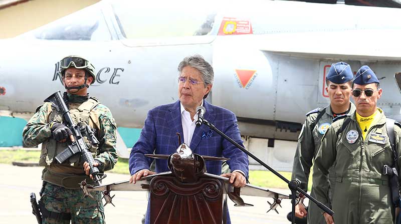 El presidente Guillermo Lasso participó de la ceremonia conmemorativa por los 28 años de la victoria aérea del Cenepa y el Día de la Aviación de Combate en Taura, Guayas. Foto: EL COMERCIO
