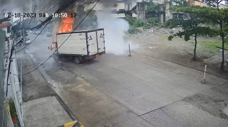 Incendio y explosión de camión al norte de Guayaquil