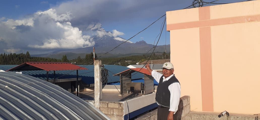 Los habitantes de la parroquia Mulaló del cantón Latacunga están atentos a la actividad del volcán Cotopaxi. Ellos iniciaron ciclos de capacitación con Gestión de Riesgos del Municipio. Fotos: Cortesía