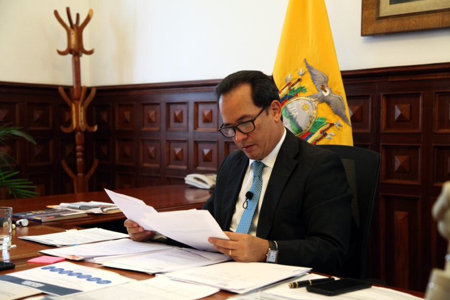 Henry Cucalón, ministro de Gobierno, revisa acuerdos con organizaciones indígenas. Foto Javier Flores/EL COMERCIO