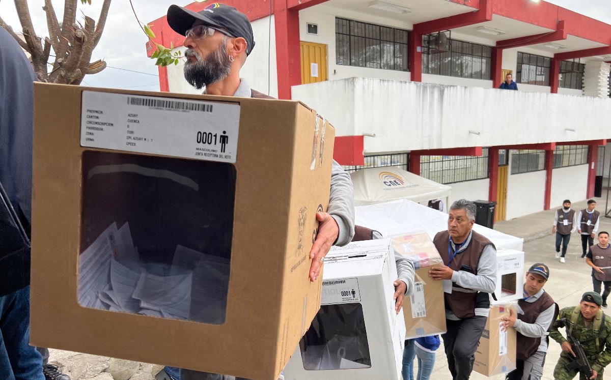 Las votaciones se realizaron con normalidad en Cuenca este domingo 5 de febrero de 2023. Foto: Lineida Castillo/ EL COMERCIO