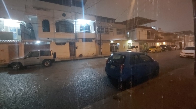 En toda la ciudad se sintieron los efectos de la fuerte lluvia. Foto: Juan C. Holguín / EL COMERCIO
