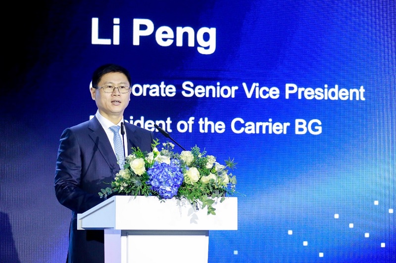 Li Peng, presidente de Carrier BG de Huawei, durante su discurso en Barcelona. Foto cortesía Huawei