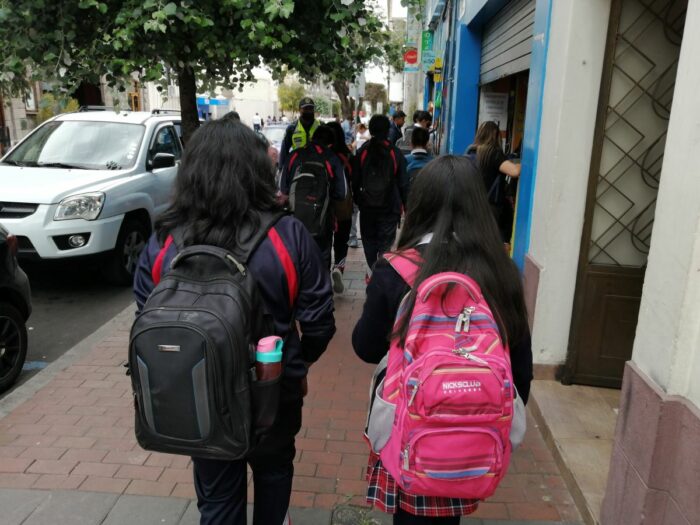 La falta de empleo de los padres hizo que los niños y adolescentes migrantes venezolanos abandonaran el Ecuador. Foto: Modesto Moreta