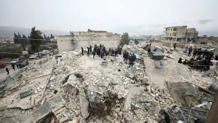 Un terremoto devastador destruyó las edificaciones de Turquía y Siria. El sismo ocurrió este lunes 6 de febrero del 2023. Las personas quedaron debajo de los escombros de los edificios caídos. Foto: EFE