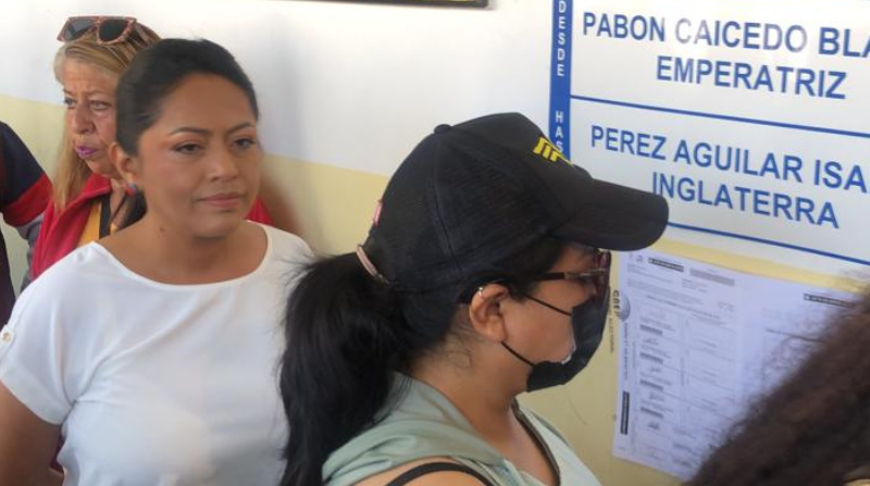 Paola Pabón, actual prefecto de Pichincha, acudió a votar este domingo 5 de febrero del 2023. Foto: Diego Pallero.