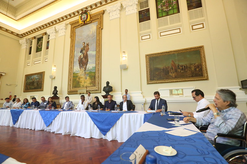 Presidente Lasso, en silla de ruedas, lideró reunión con gobernadores del país. Foto: Presidencia de Ecuador.