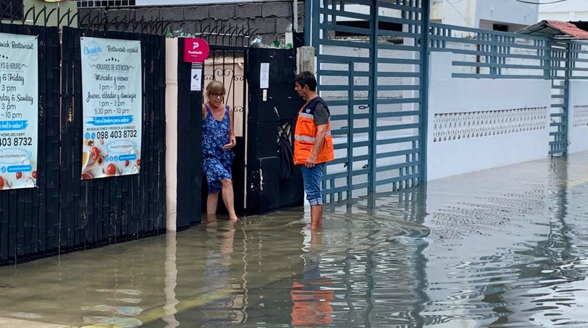 Las intensas lluvias del viernes 24 y sábado 25 de febrero del 2023 inundaron el centro urbano del cantón Salinas en la provincia de Santa Elena. Foto: Cortesía / Secretaría de Gestión de Riesgos