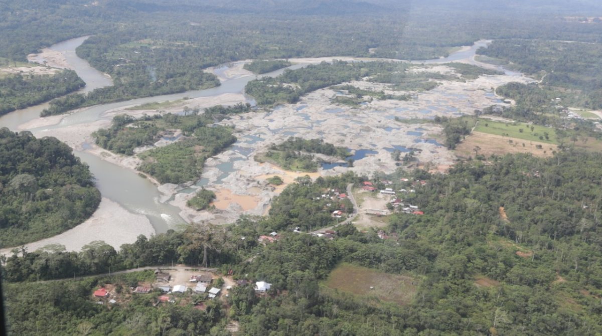 En Yutzupino (Napo), los conflictos por minería ilegal comenzaron a detectarse en octubre del 2021. Foto cortesía Ministerio del Ambiente, Agua y Transición Ecológica