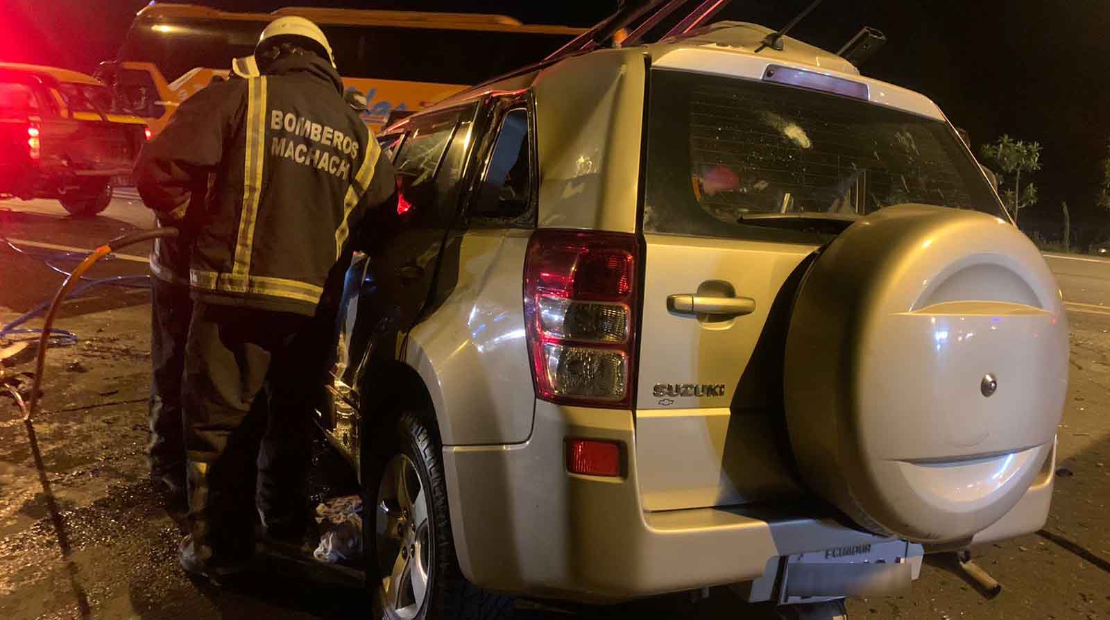 El conductor de un vehículo pequeño perdió la vida en un siniestro de tránsito en Mejía. Foto: Cortesía Bomberos de Mejía