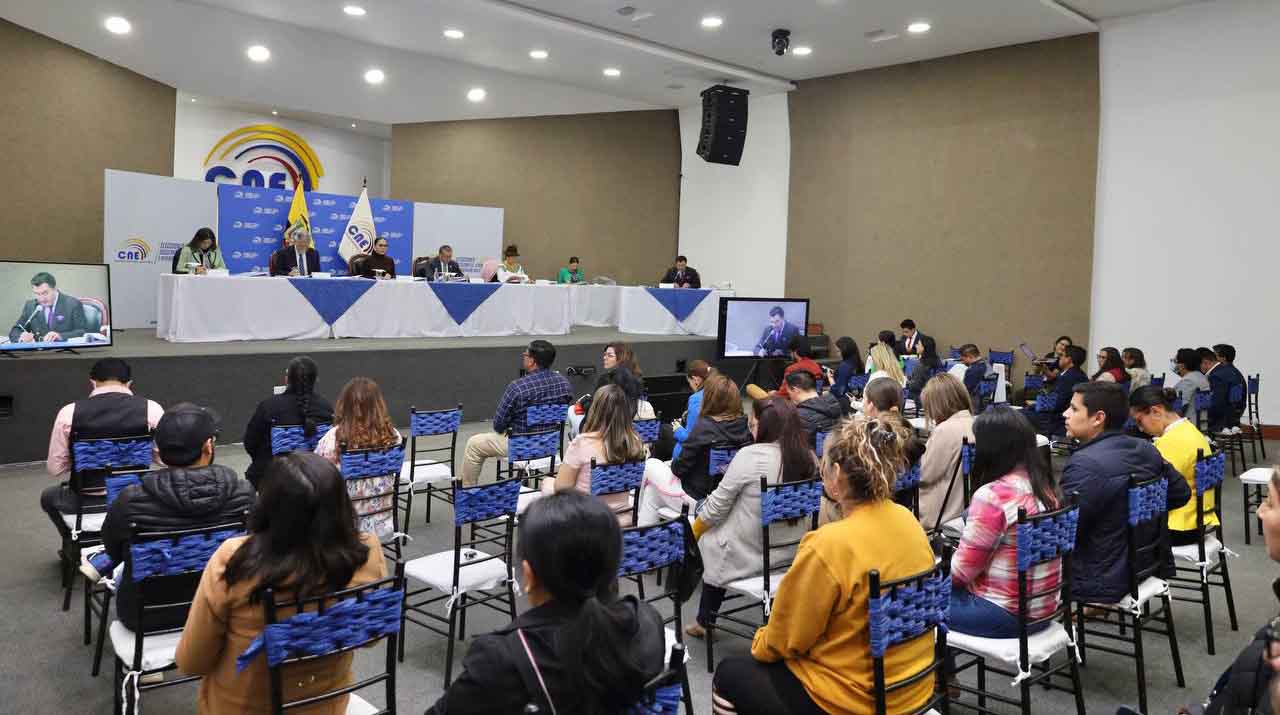El pleno del CNE instaló la audiencia pública nacional de escrutinio de la consulta popular y de las elecciones de consejeros al Cpccs. Foto: Cortesía CNE