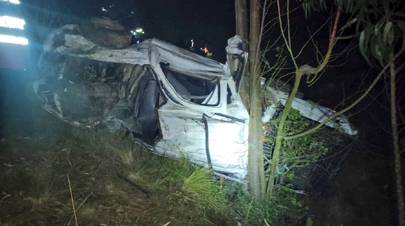 Un vehículo cayó por un abismo de unos 300 metros en Guamote. Foto: Cortesía