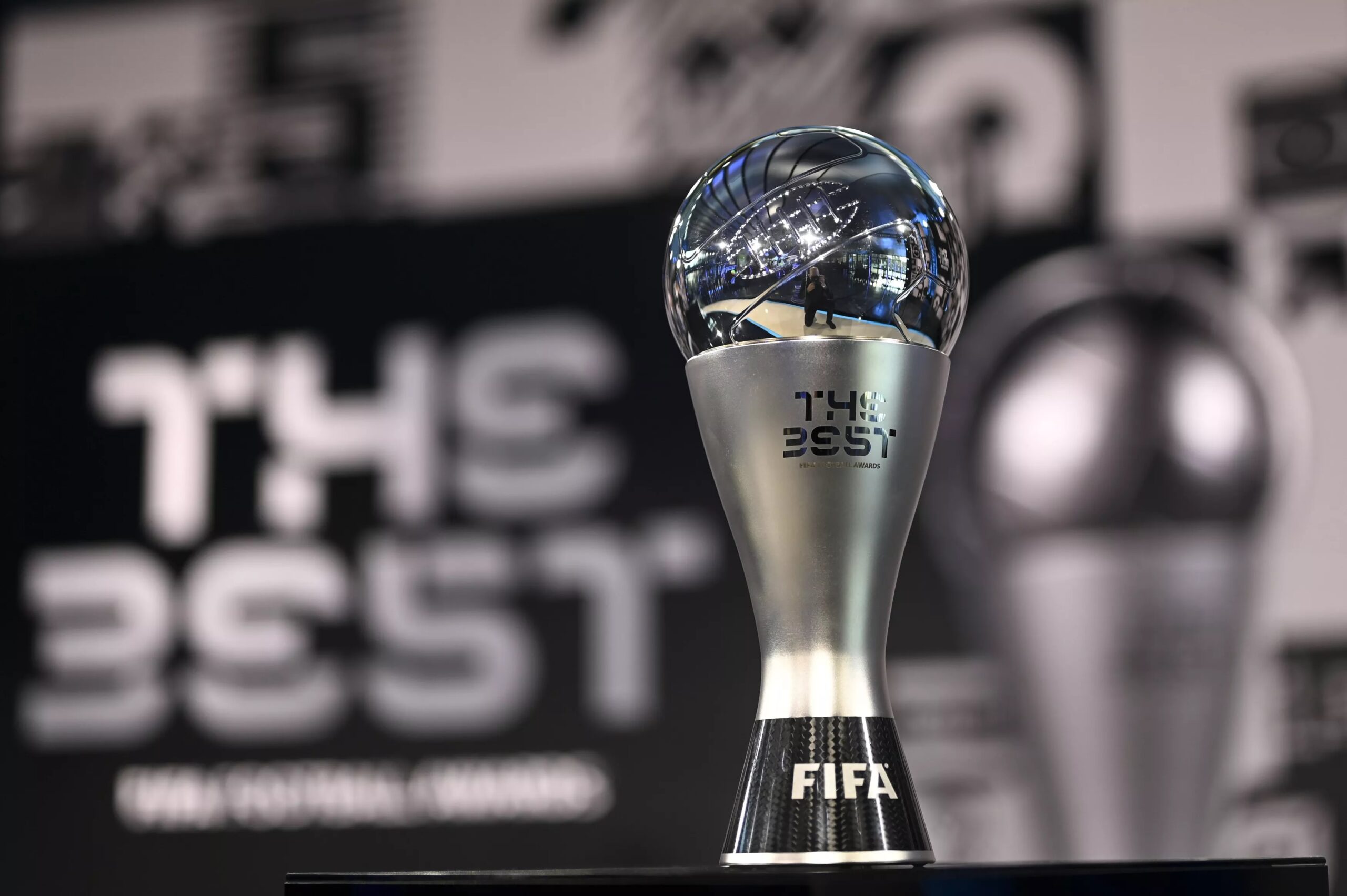 El trofeo The Best que entrega la FIFA a lo mejor del fútbol. Foto: FIFA