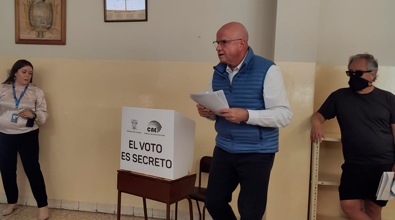 Alfredo Borrero, vicepresidente de la República, votó este 5 de febrero del 2023. Foto: EL COMERCIO