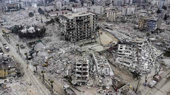 Sismo en Turquía provoca derrumbe de edificios afectados por terremotos -  El Comercio