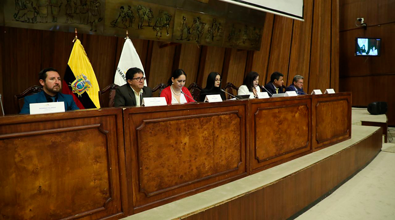 En imagen los asambleístas que conforman la comisión ocasional que investiga el caso Encuentro. Foto: Asamblea