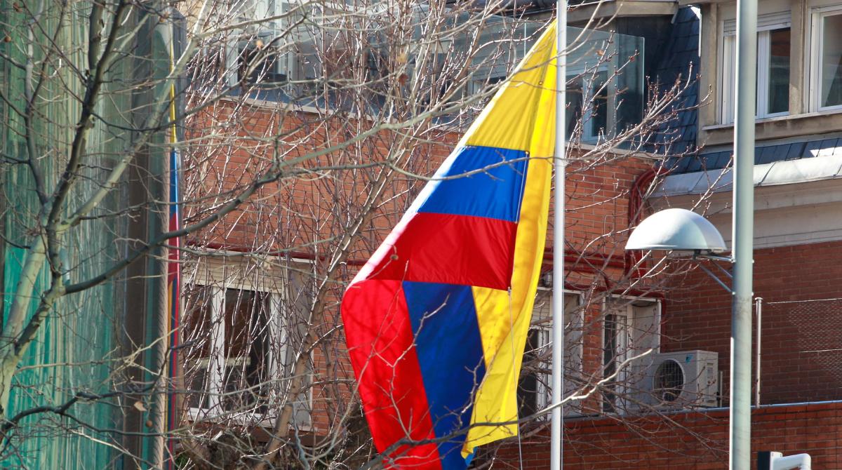 Cerca de cuatro millones de colombianos, residentes en Venezuela, esperan que el sistema consular opere con normalidad. Foto: Europa Press
