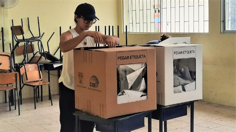 Doménica Solís recién cumplió 17 años y votó en el sur de Guayaquil. Foto: Cortesía