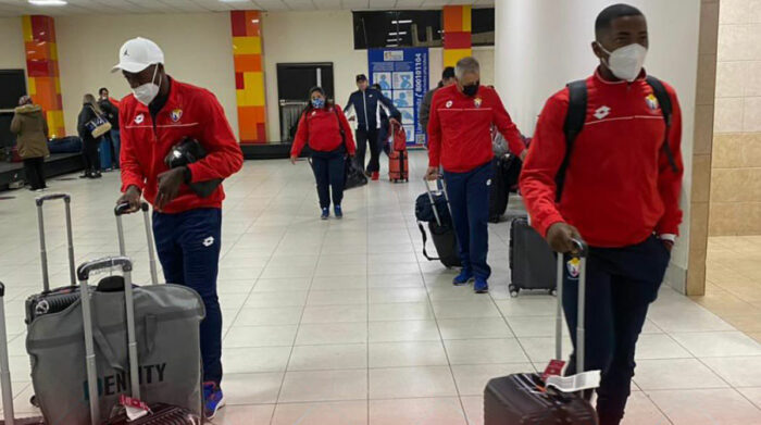 Jugadores de El Nacional que viajaron a Bolivia para el partido de la Copa Libertadores. Foto: @elnacionalec