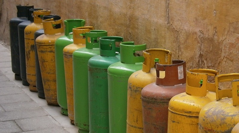 Dos personas se robaron un cilindro de gas en Quito. Foto: Pixabay