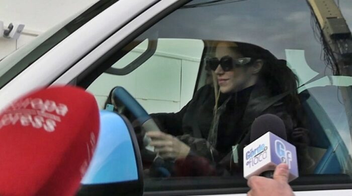 La cantante colombiana, Shakira, saliendo de su domicilio. Foto: Europa Press